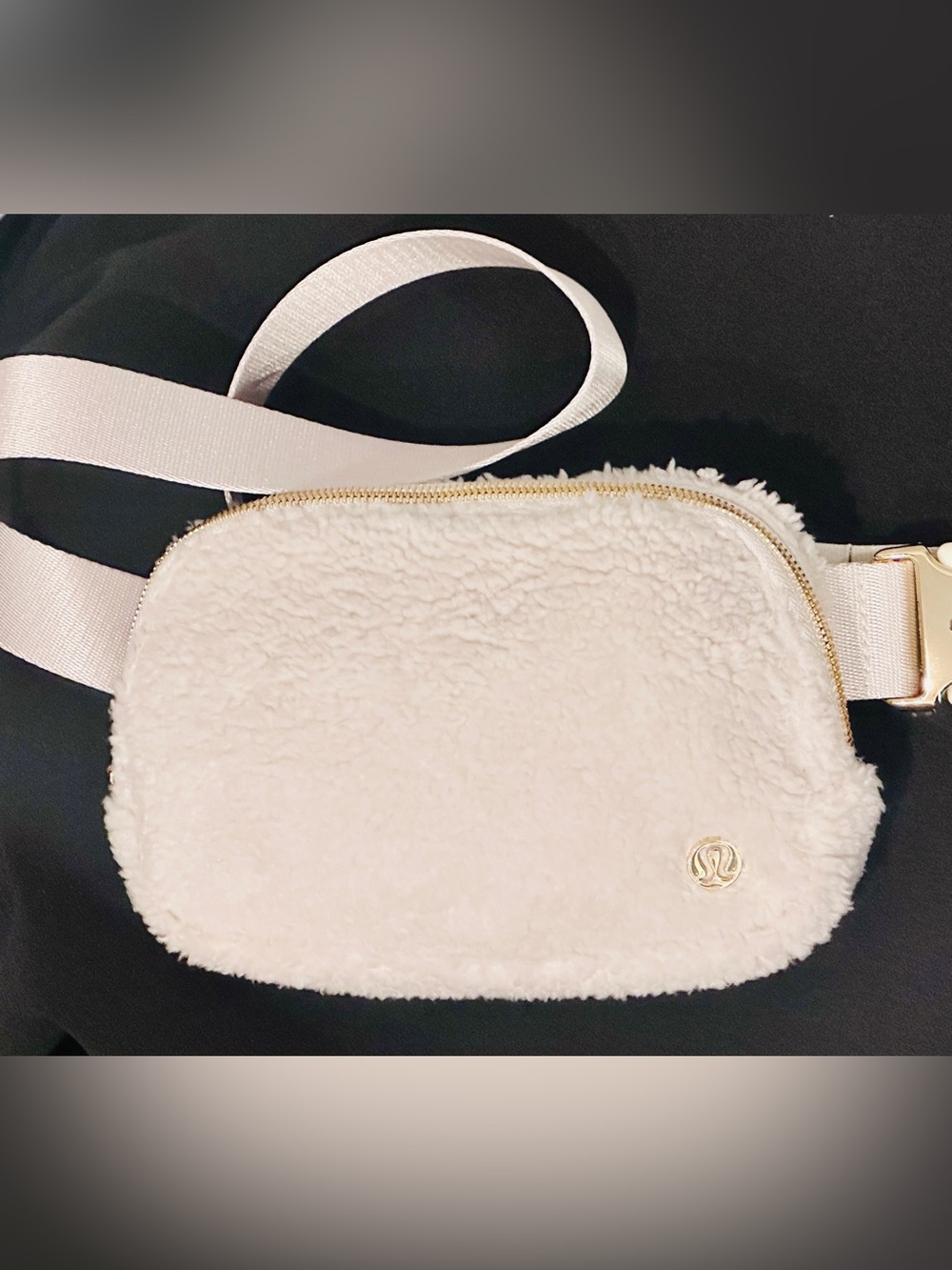 Lululemon Everywhere Belt Bag Fleece Sherpa White/Cream NWOT / Fanny Pack